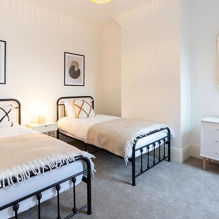 Stunning Scandi 3 Bed House In Manchester-Parking Villa Dış mekan fotoğraf